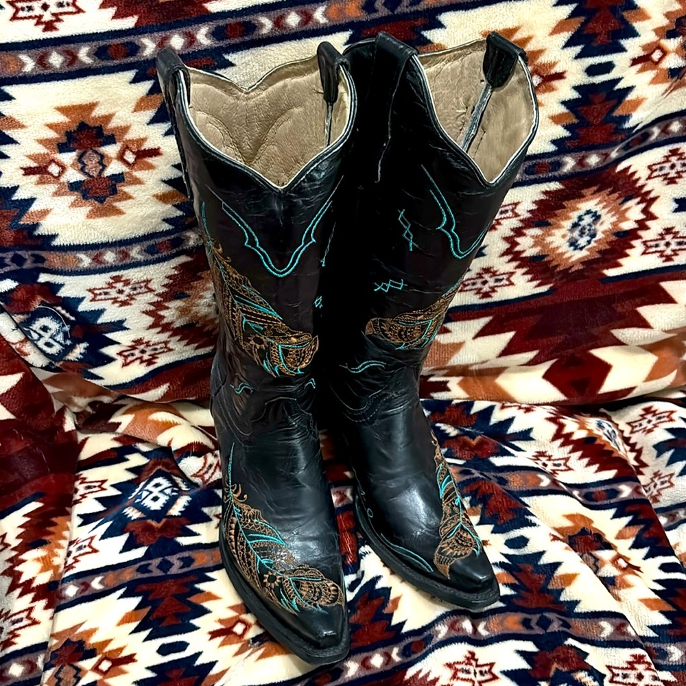 Corral (circle G) feather boots